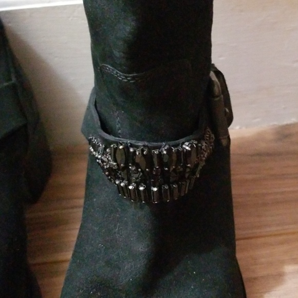 Vera Wang leather stud boots-like new - Picture 2 of 8